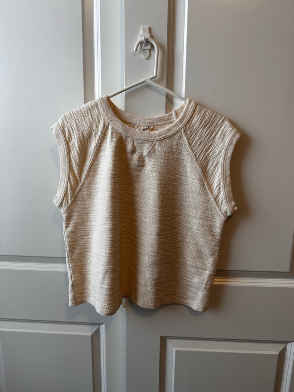 Universal Thread Cream Women’s Sz. M Sleeveless Knit Textured Tank
